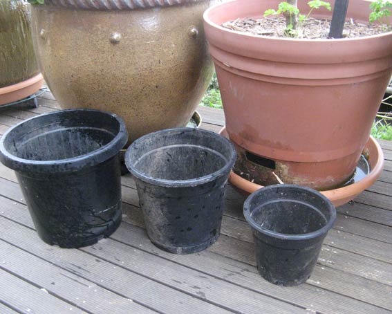 Large photo of differnt size pots